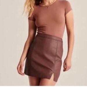 Abercrombie & Fitch Faux Leather Brown Pencil Mini Skirt with Slit. Size medium